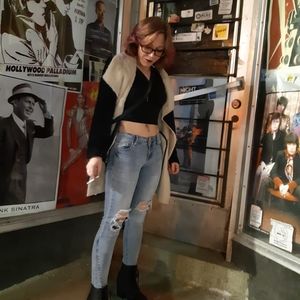 Meet your Posher, Crystal